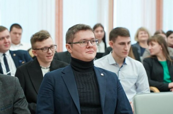 
Сергей Цивилев дал старт Году молодежи и студентов в Кузбассе и ответил на вопросы в прямом студенческом эфире                