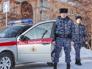 Новокузнецкие росгвардейцы защитили горожанку от физического насилия Новокузнецкие росгвардейцы защитили горожанку от физического насилия