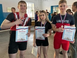 В Мариинске состоялось открытое первенство спортивной школы по пауэрлифтингу 