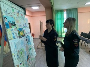 В Кузбассе транспортные полицейские провели среди школьников конкурс рисунков