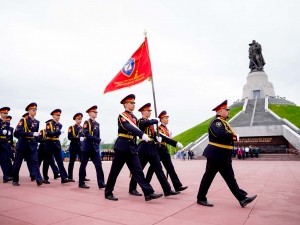 В Кемерове офицер Росгвардии проводил выпускников кадетских школ во взрослую жизнь