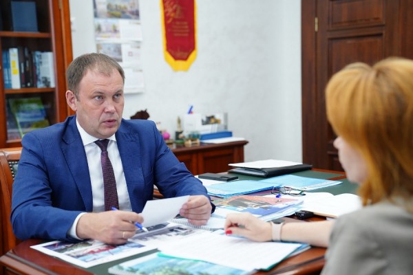 Илья Середюк обсудил с главой Кемеровского округа Мариной Коляденко подготовку к 100-летию муниципалитета Илья Середюк обсудил с главой Кемеровского округа Мариной Коляденко подготовку к 100-летию муниципалитета