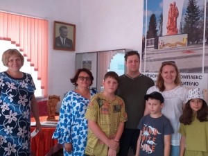В Тяжине библиотекари провели экскурсию для туристов из Пермского края