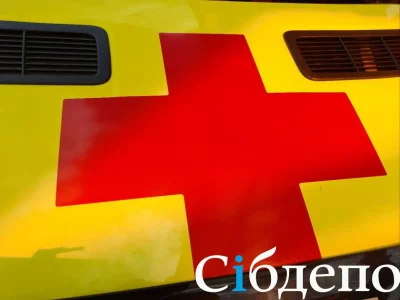 Люди попали в больницу после столкновения автобуса и такси Люди попали в больницу после столкновения автобуса и такси