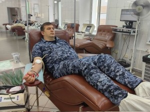 Росгвардейцы в Кузбассе пополнили банк крови для нуждающихся пациентов 