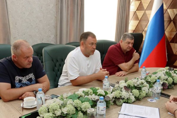 Врио губернатора Кузбасса Илья Середюк с рабочим визитом побывал в ДНР Врио губернатора Кузбасса Илья Середюк с рабочим визитом побывал в ДНР
