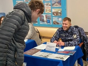 Представители Росгвардии рассказали кемеровчанам о службе и вакансиях