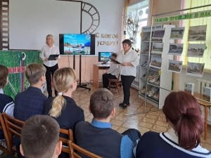 Специалисты Тяжинской детской библиотеки провели для школьников патриотический час &laquo;Тяжин &ndash; моя малая родина!&raquo;