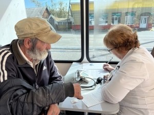 В День трезвости новокузнецкие врачи бесплатно обследовали жителей В День трезвости новокузнецкие врачи бесплатно обследовали жителей
