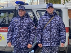 В Кузбассе сотрудники Росгвардии вернули пропавшую 5-летнюю девочку домой