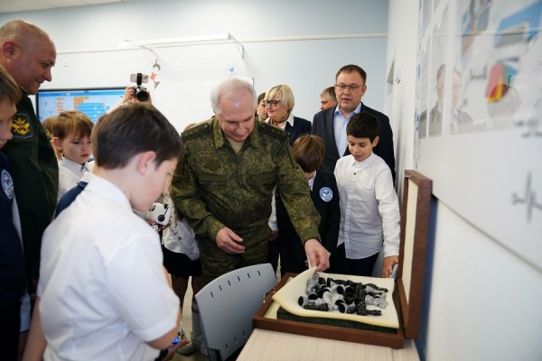 Илья Середюк ознакомил заместителя Министра обороны РФ Виктора Горемыкина с образовательным комплексом в Юрге Илья Середюк ознакомил заместителя Министра обороны РФ Виктора Горемыкина с образовательным комплексом в Юрге