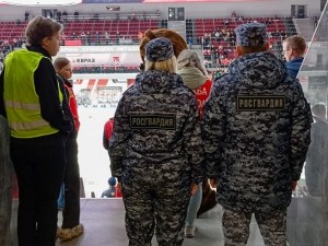 Росгвардия Кузбасса обеспечила безопасность зрителей и спортсменов на всероссийских матчах по хоккею