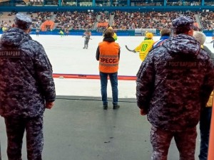 Росгвардия обеспечили охрану правопорядка на финале Чемпионата по хоккею с мячом в Кузбассе
