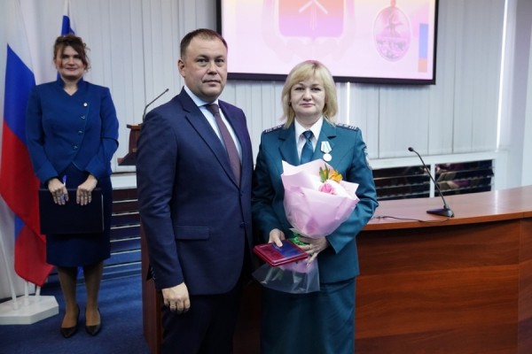 Сотрудники налоговых органов Кузбасса получили региональные награды Сотрудники налоговых органов Кузбасса получили региональные награды