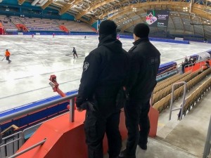 В Кузбассе росгвардейцы обеспечили безопасность матча региональной команды на Чемпионате России по бенди