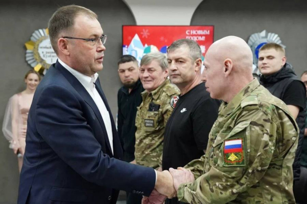 Илья Середюк поздравил с новогодними праздниками ветеранов боевых действий Илья Середюк поздравил с новогодними праздниками ветеранов боевых действий