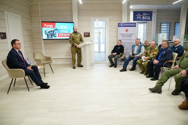 Илья Середюк вручил медали &laquo;Отец солдата&raquo; родным героев специальной военной операции
