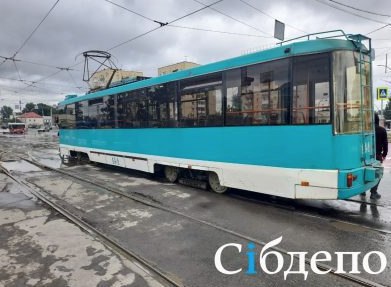 В Кемерове трамвай задымился прямо на ходу