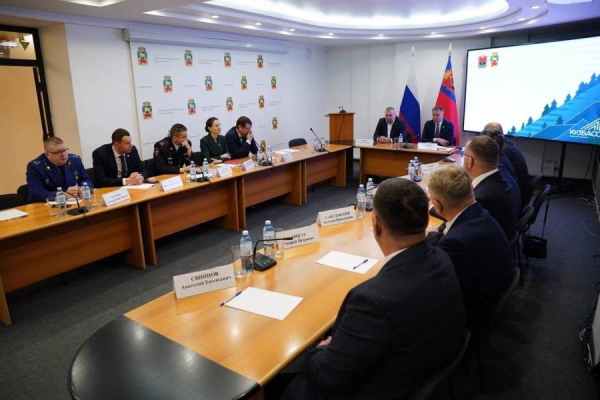 Губернатор Кузбасса Илья Середюк обсудил планы по развитию Новокузнецка с управленческой командой города Губернатор Кузбасса Илья Середюк обсудил планы по развитию Новокузнецка с управленческой командой города