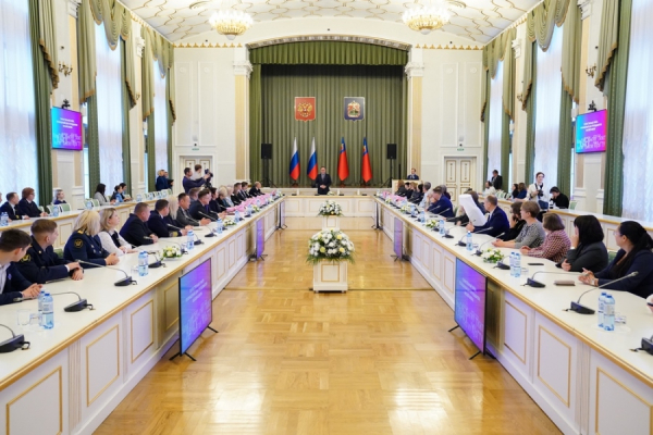 Илья Середюк поздравил преподавателей высшей школы с профессиональным праздником
