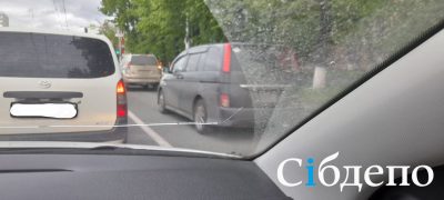 Лихачат, уважают, но нарушают: как ведут себя кемеровские водители в вечерних пробках