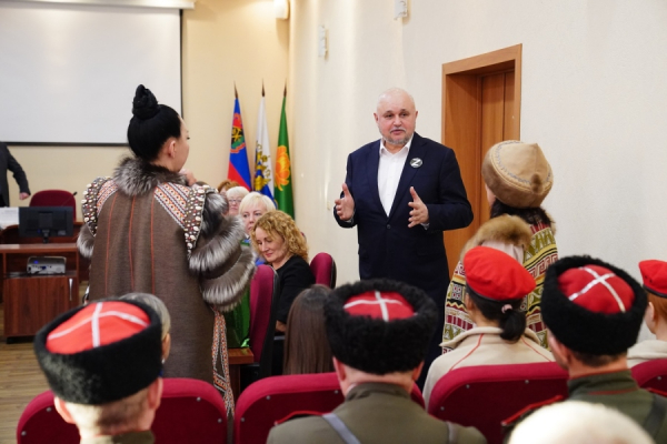 Сергей Цивилев: в Мысках откроем поликлинику и начнем строительство сразу четырех домов Сергей Цивилев: в Мысках откроем поликлинику и начнем строительство сразу четырех домов