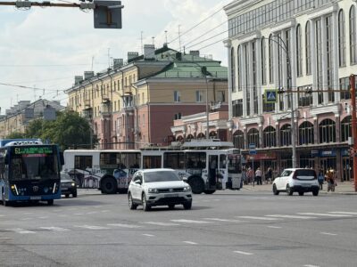 Троллейбус парализовал центр Кемерова в предпраздничном дорожном аду
