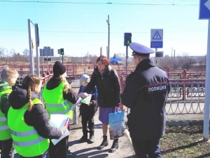 В Кузбассе транспортные полицейские провели комплекс мероприятий по предупреждению травматизма на железной дороге В Кузбассе транспортные полицейские провели комплекс мероприятий по предупреждению травматизма на железной дороге