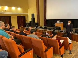 В Тяжине прошла творческая встреча работников ДК &laquo;Юбилейный&raquo; с поэтом Алексеем Николаевичем Ростовским